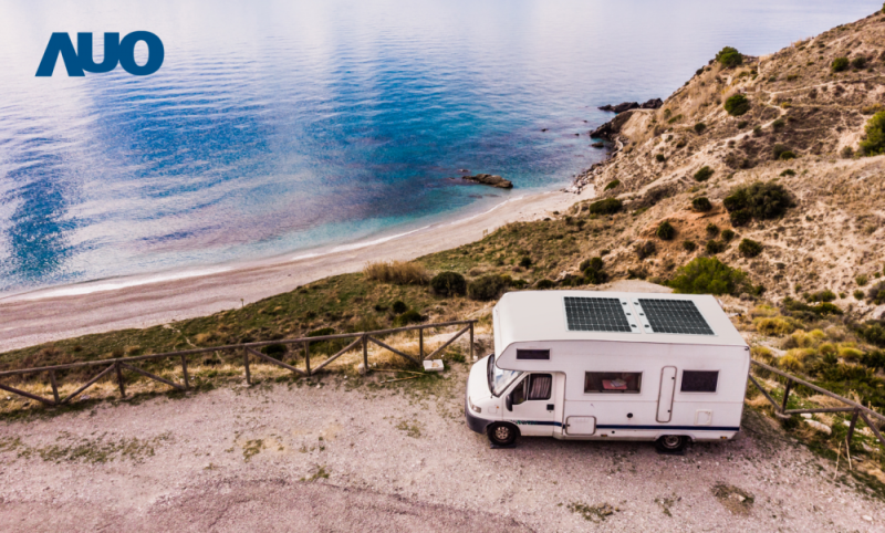 「可撓輕量化太陽光電板SunCurva」使用輕量特殊耐候型複合板取代傳統太陽能板的玻璃前板，不僅降低70%重量，每米平方僅3Kg；具有抗衝擊性能及通過電磁相容性測試，可應用於交通運輸工具，如露營車、遊艇等